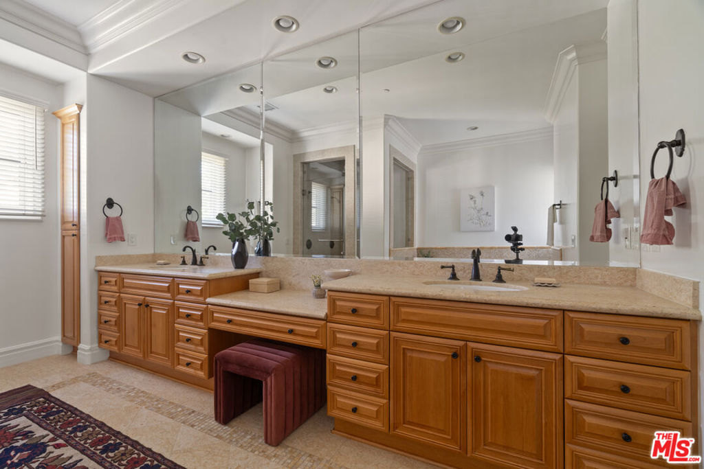 3697 Benedict Canyon Lane