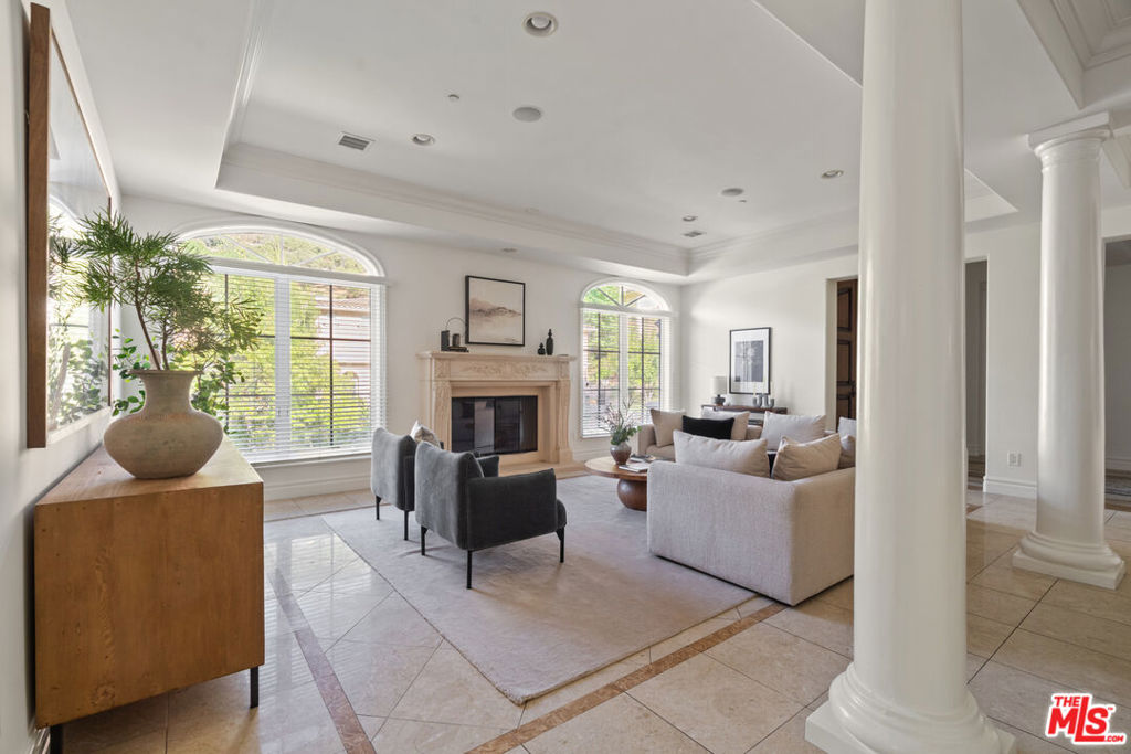 3697 Benedict Canyon Lane