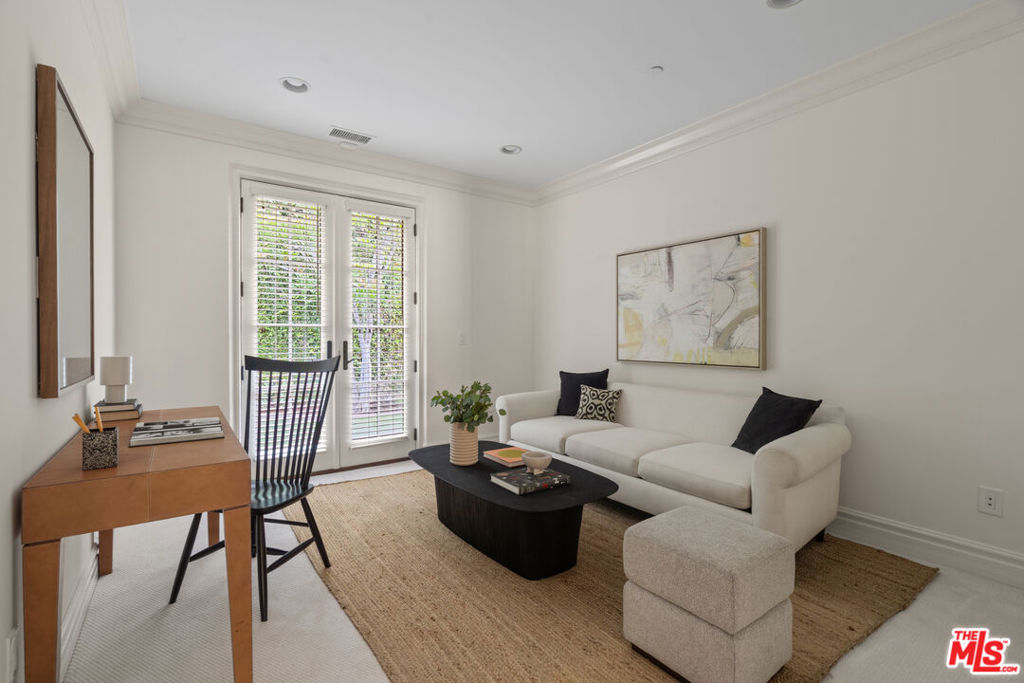 3697 Benedict Canyon Lane