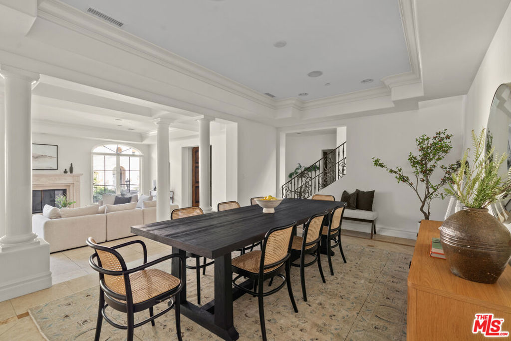 3697 Benedict Canyon Lane