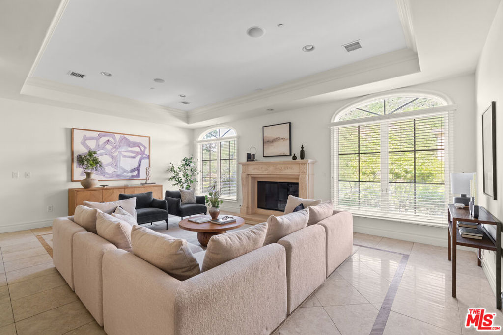 3697 Benedict Canyon Lane