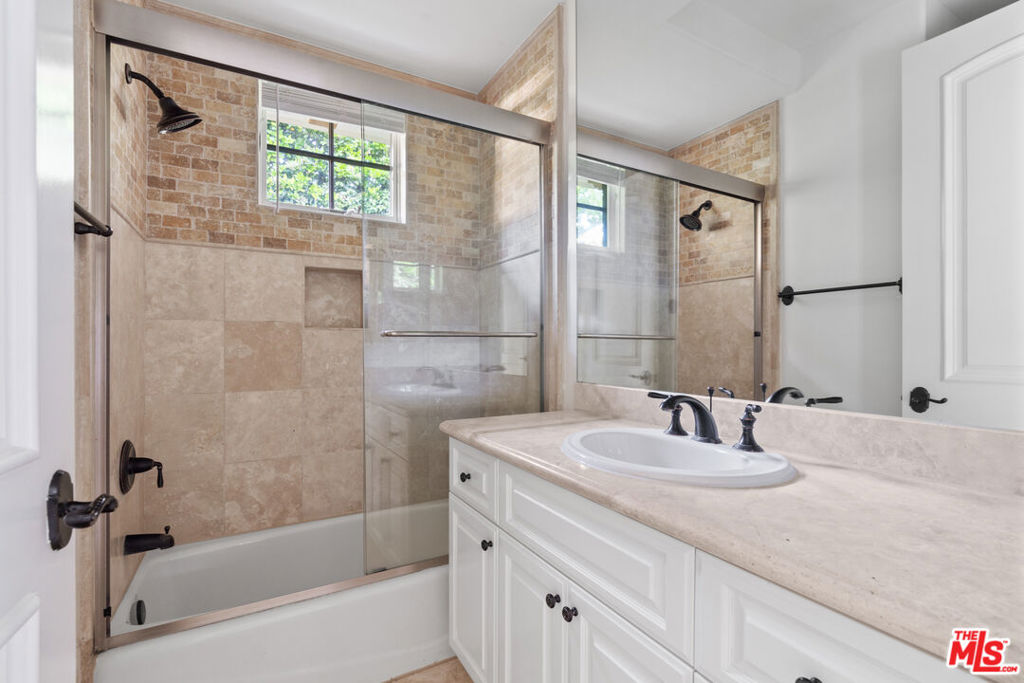 3697 Benedict Canyon Lane