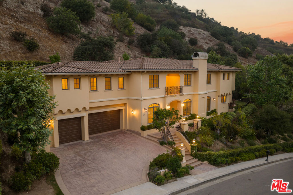 3697 Benedict Canyon Lane