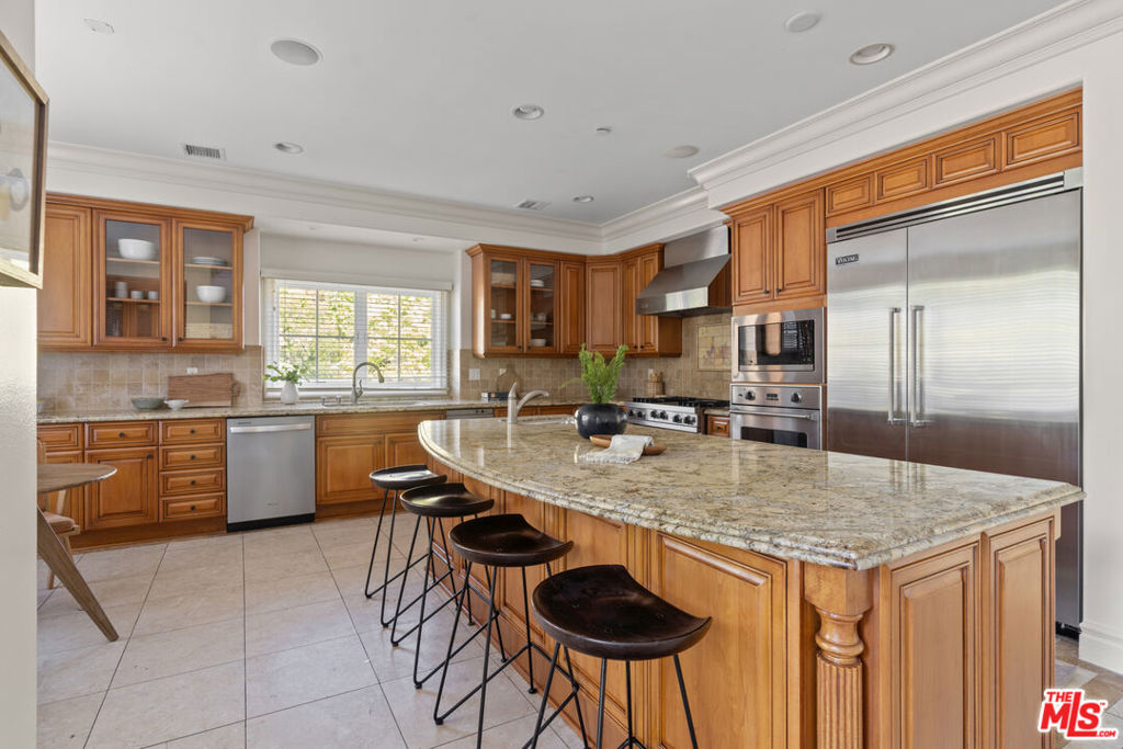 3697 Benedict Canyon Lane