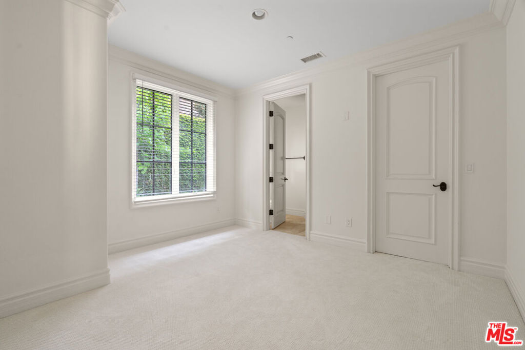 3697 Benedict Canyon Lane