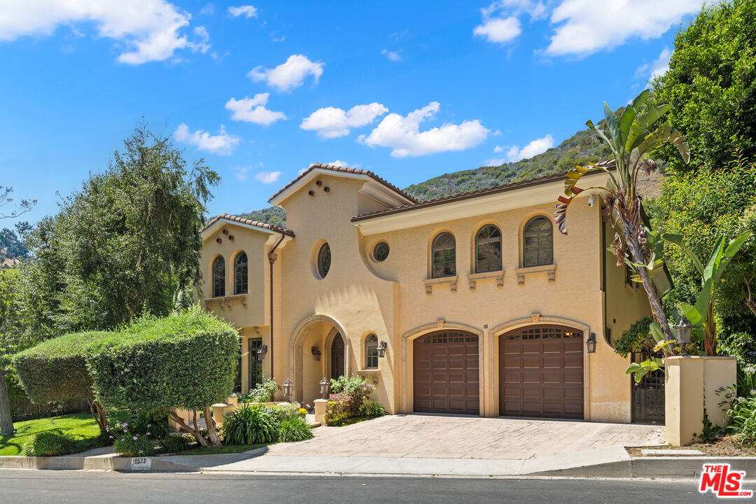 1571 N Bundy Dr