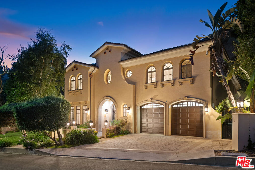 1571 N Bundy Drive