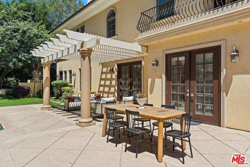 1571 N Bundy Drive
