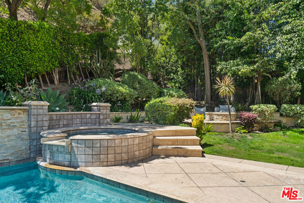 1571 N Bundy Drive