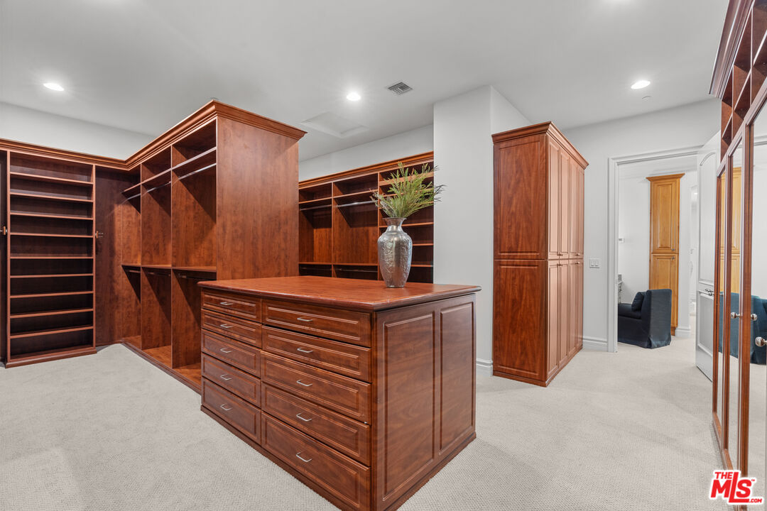 1571 N Bundy Dr