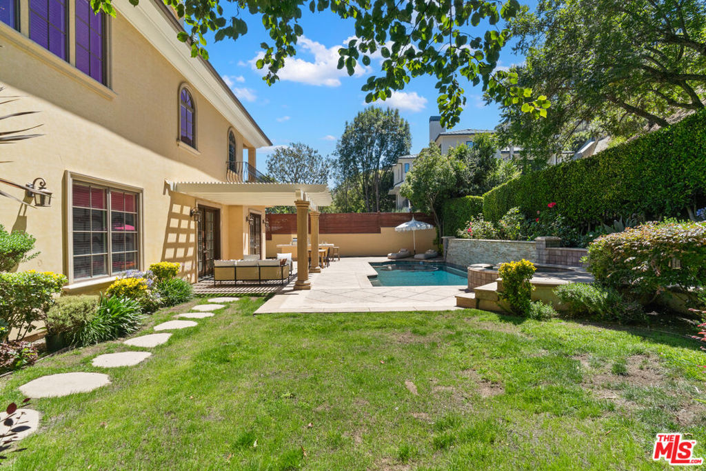 1571 N Bundy Drive