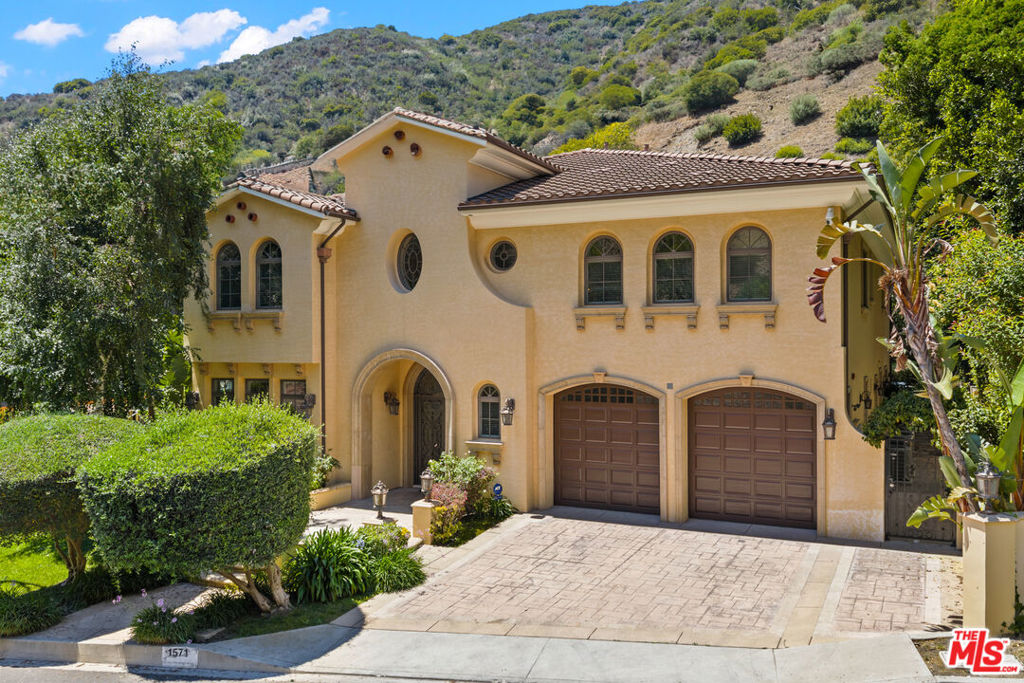 1571 N Bundy Drive
