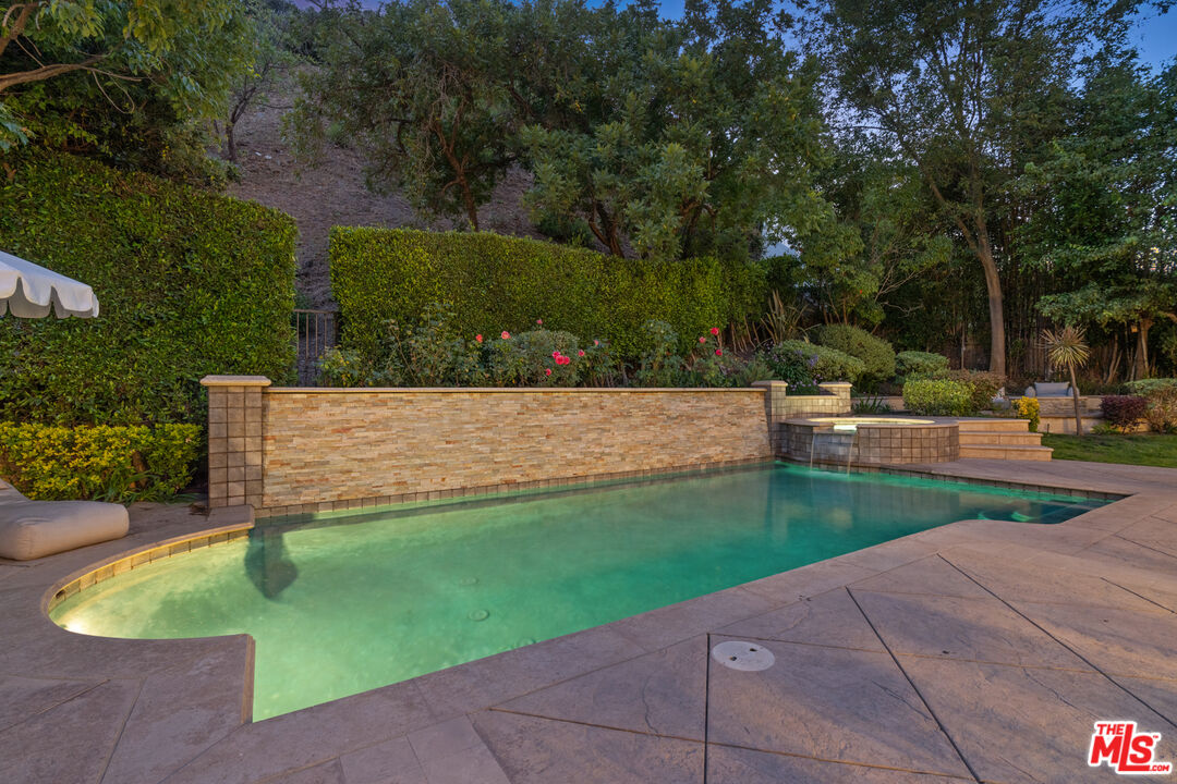 1571 N Bundy Dr