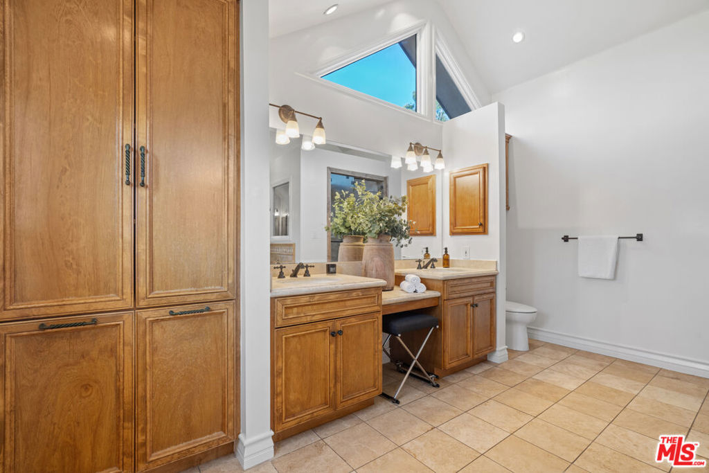 1149 S Carmelina Avenue