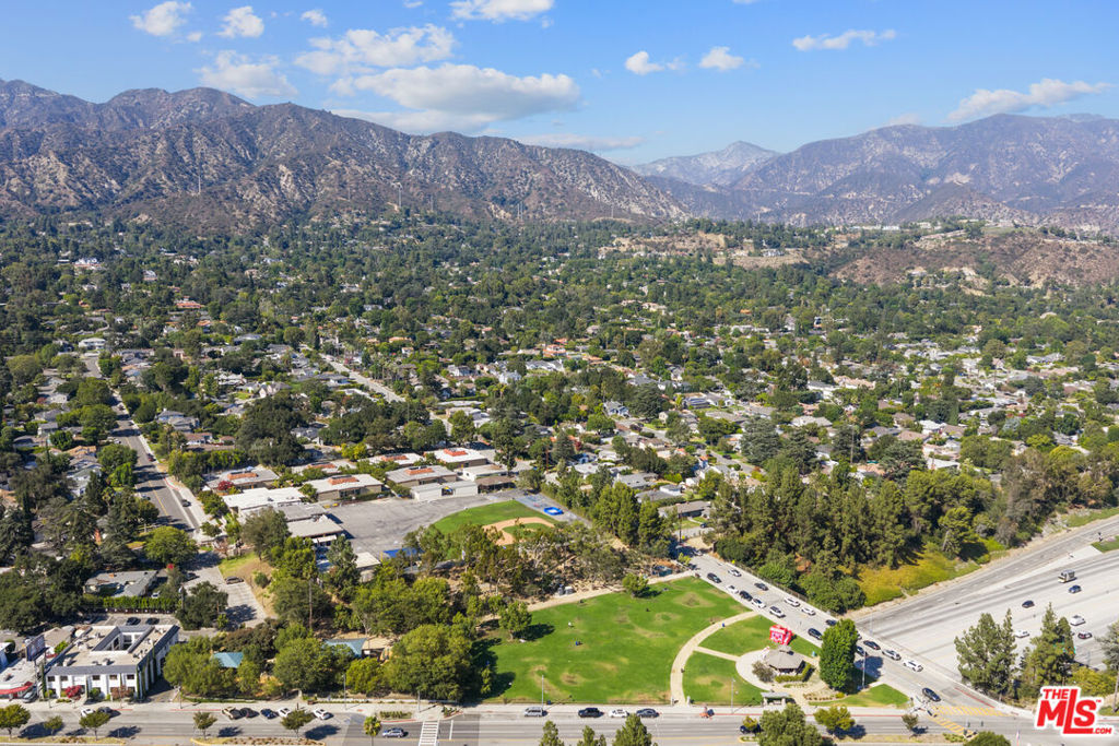 4824 La Canada Boulevard