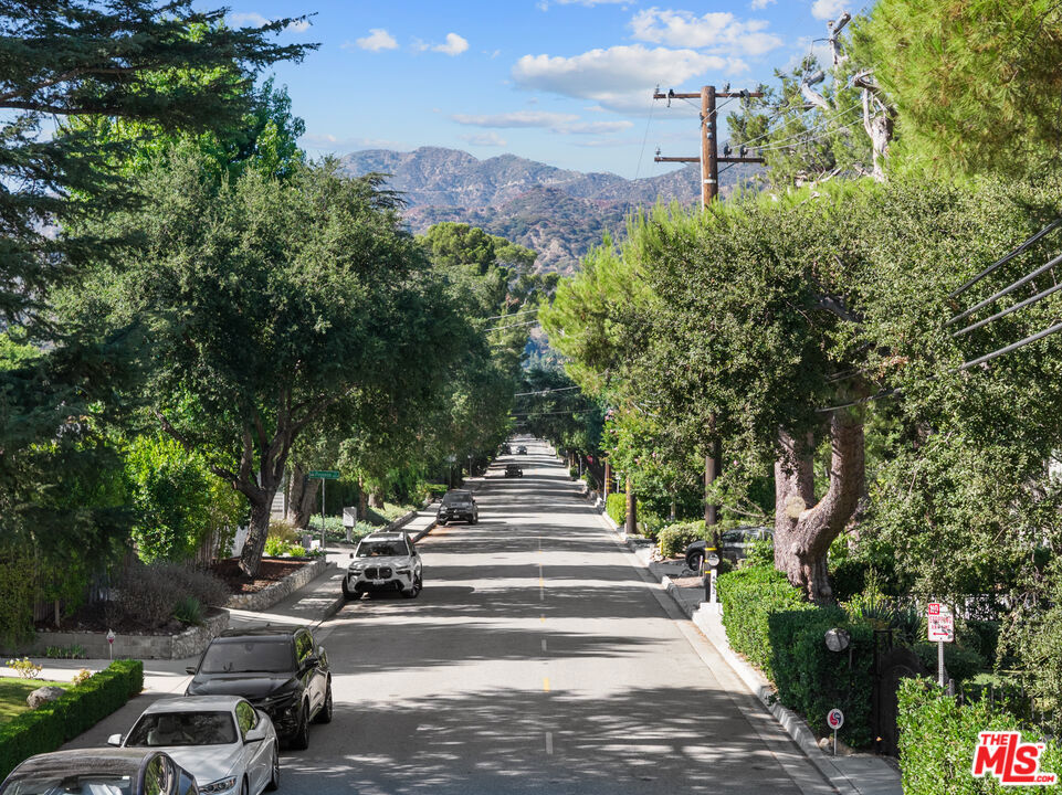 4824 La Canada Boulevard