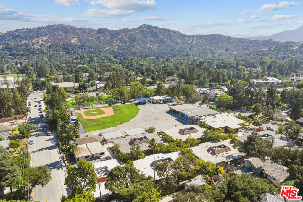 4824 La Canada Boulevard