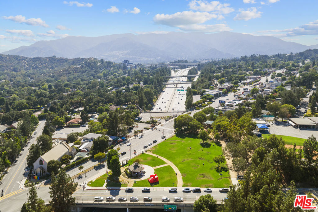 4824 La Canada Boulevard