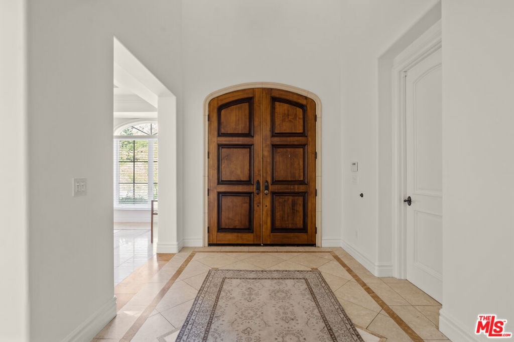 3697 Benedict Canyon Lane