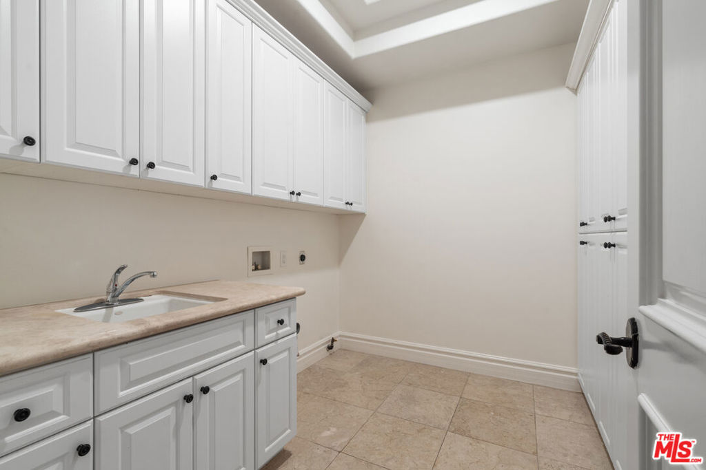 3697 Benedict Canyon Lane