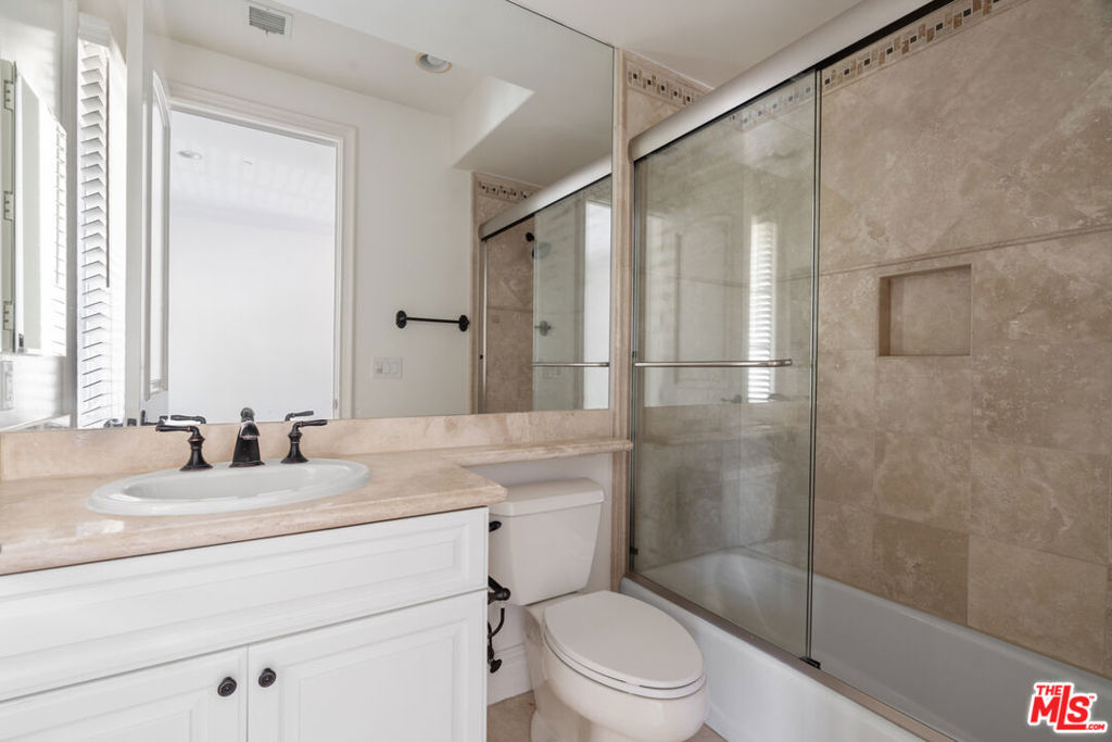 3697 Benedict Canyon Lane