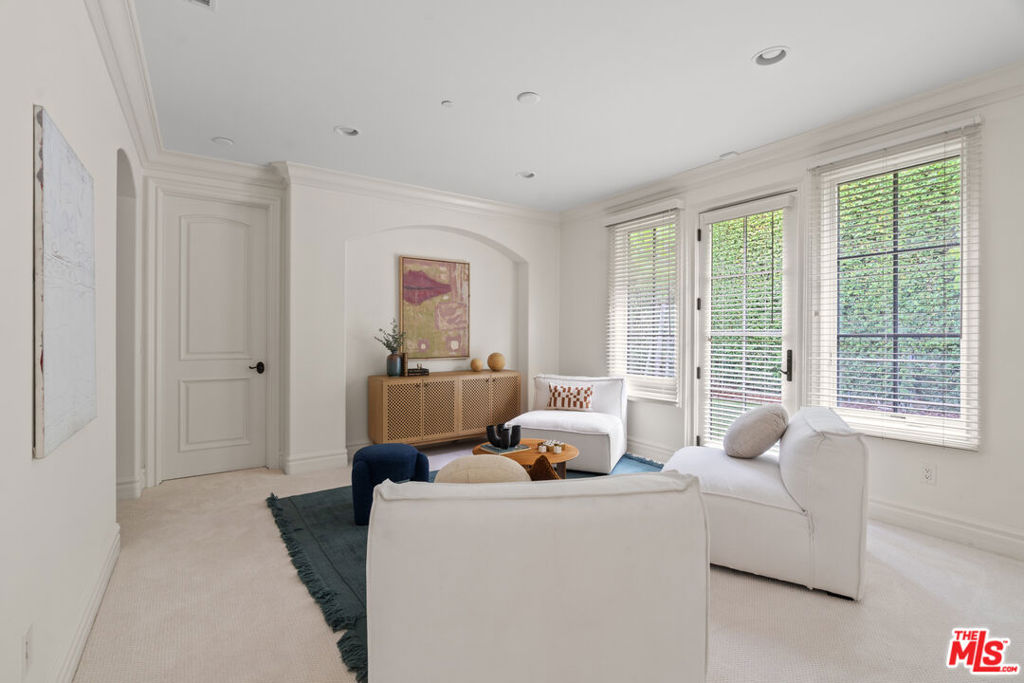 3697 Benedict Canyon Lane