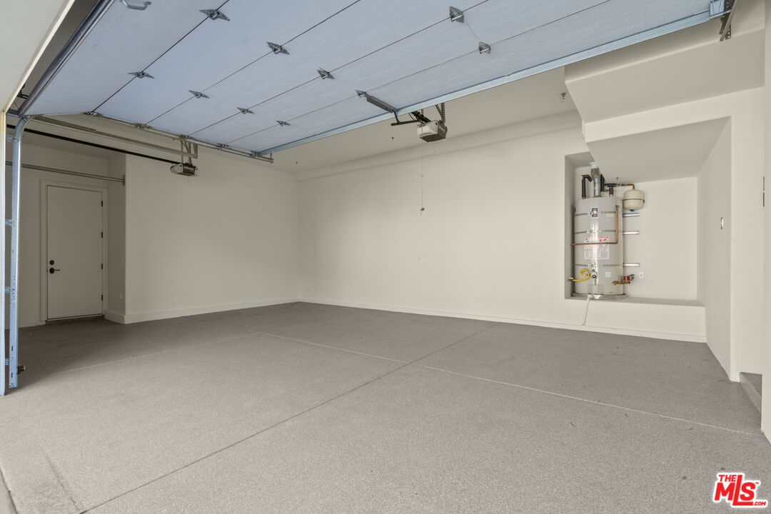 3697 Benedict Canyon Ln