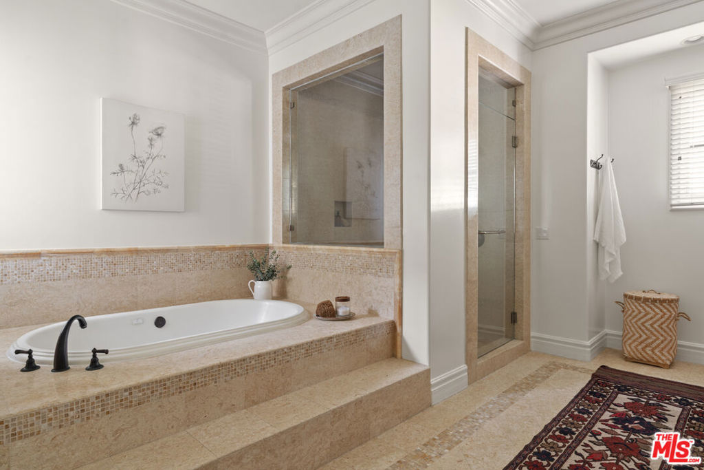 3697 Benedict Canyon Lane