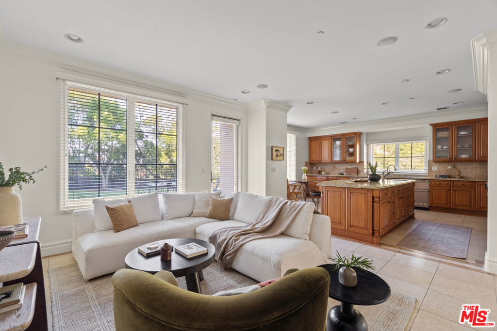 3697 Benedict Canyon Lane