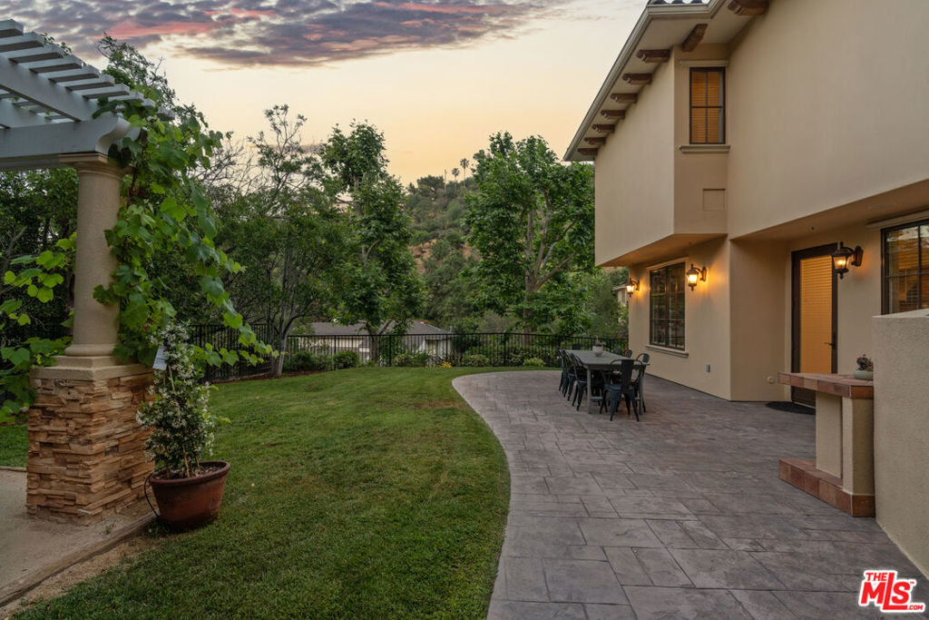 3697 Benedict Canyon Lane