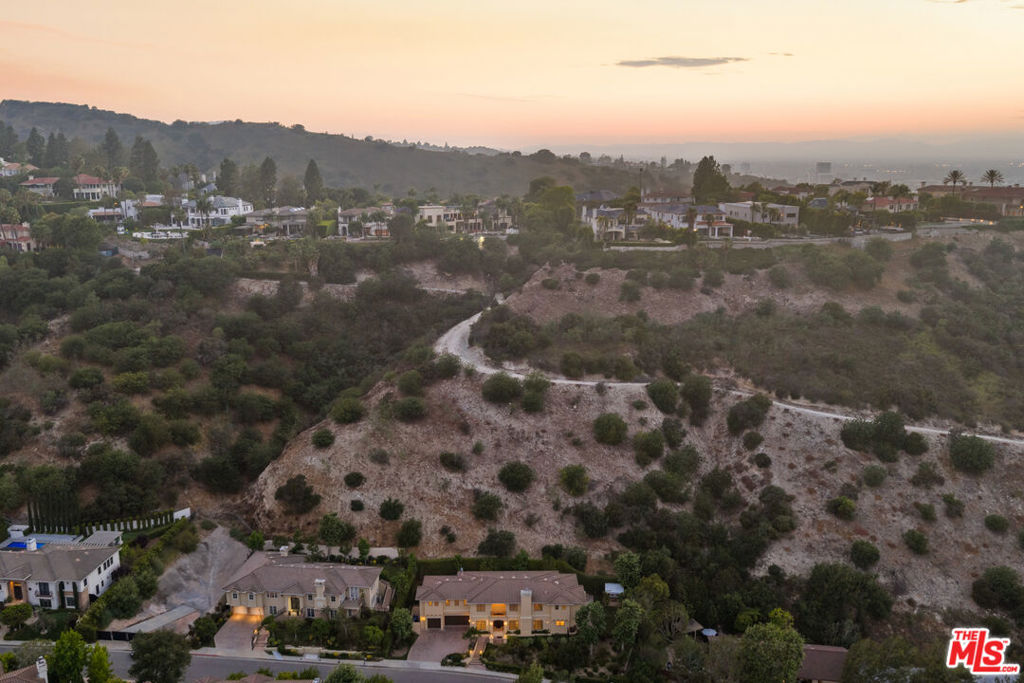 3697 Benedict Canyon Lane