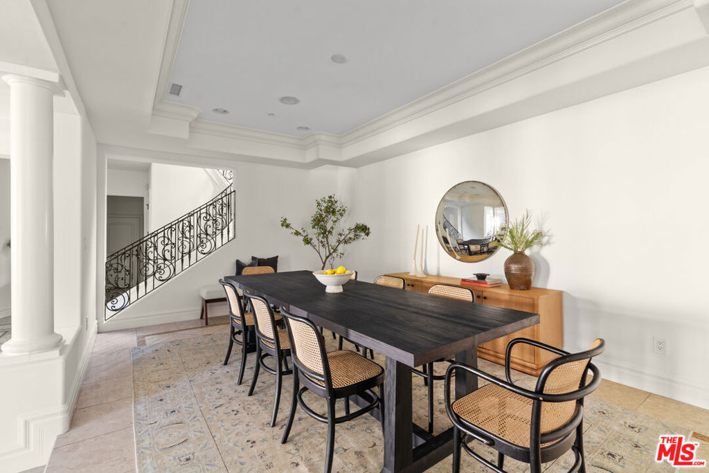 3697 Benedict Canyon Lane