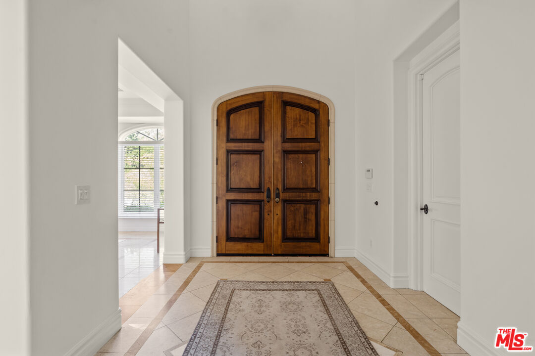 3697 Benedict Canyon Ln