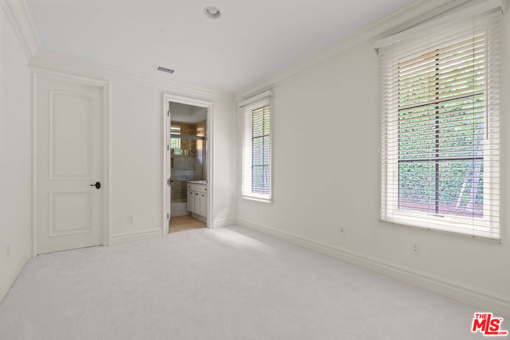 3697 Benedict Canyon Lane