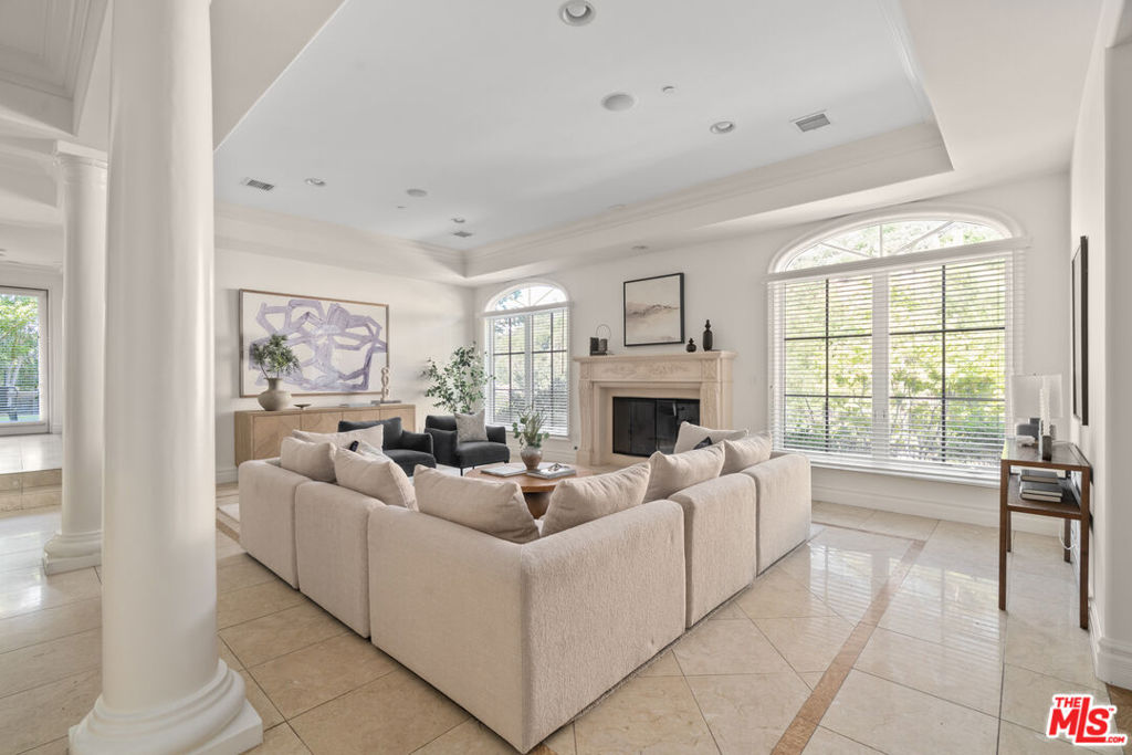 3697 Benedict Canyon Lane