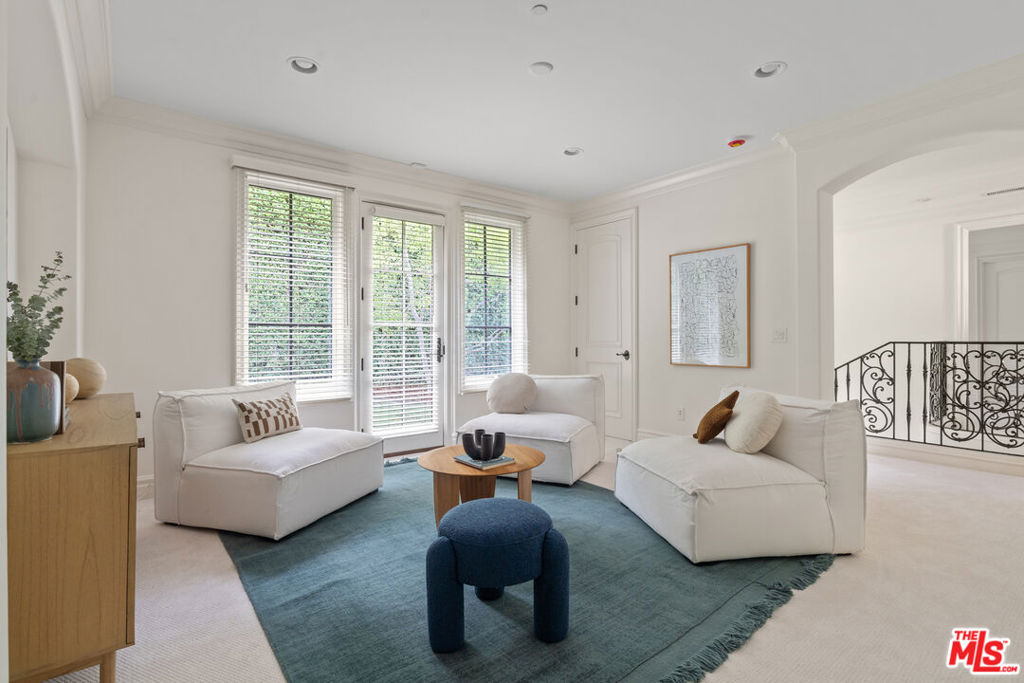 3697 Benedict Canyon Lane