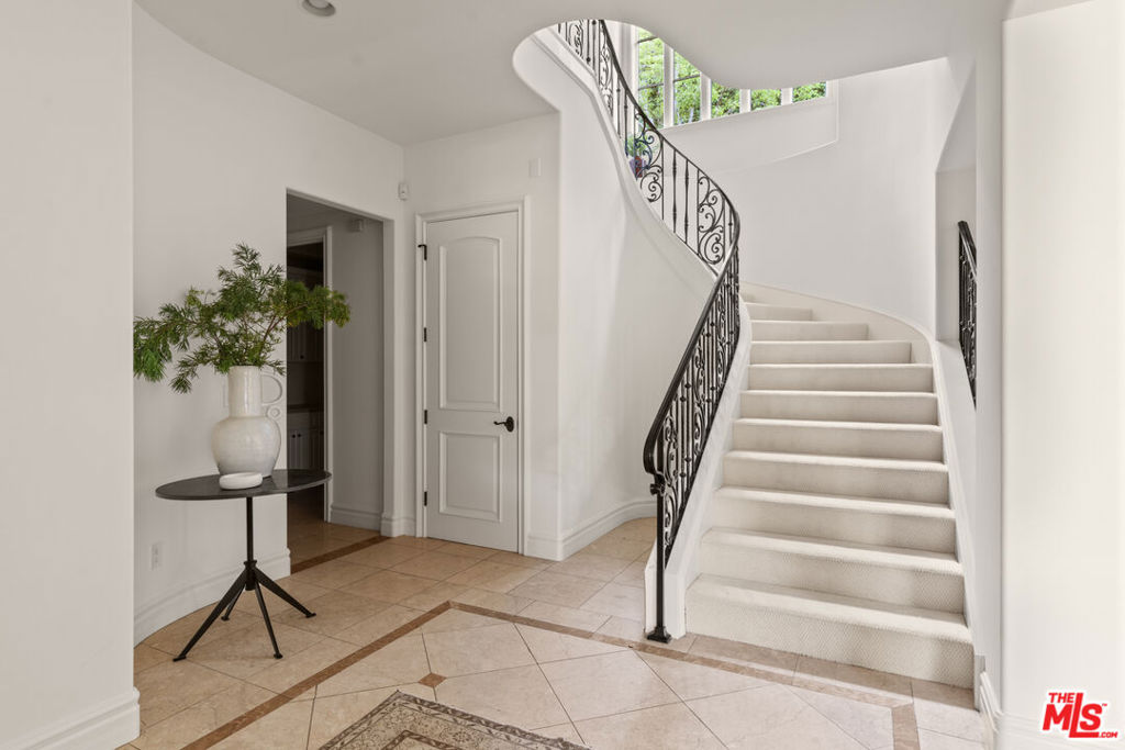 3697 Benedict Canyon Lane