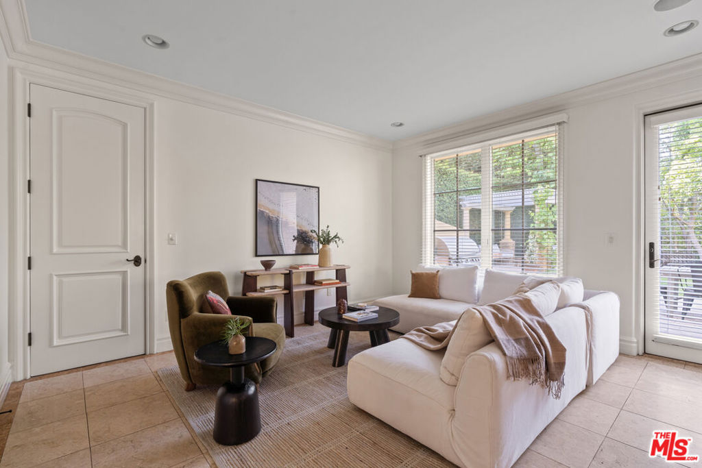 3697 Benedict Canyon Lane