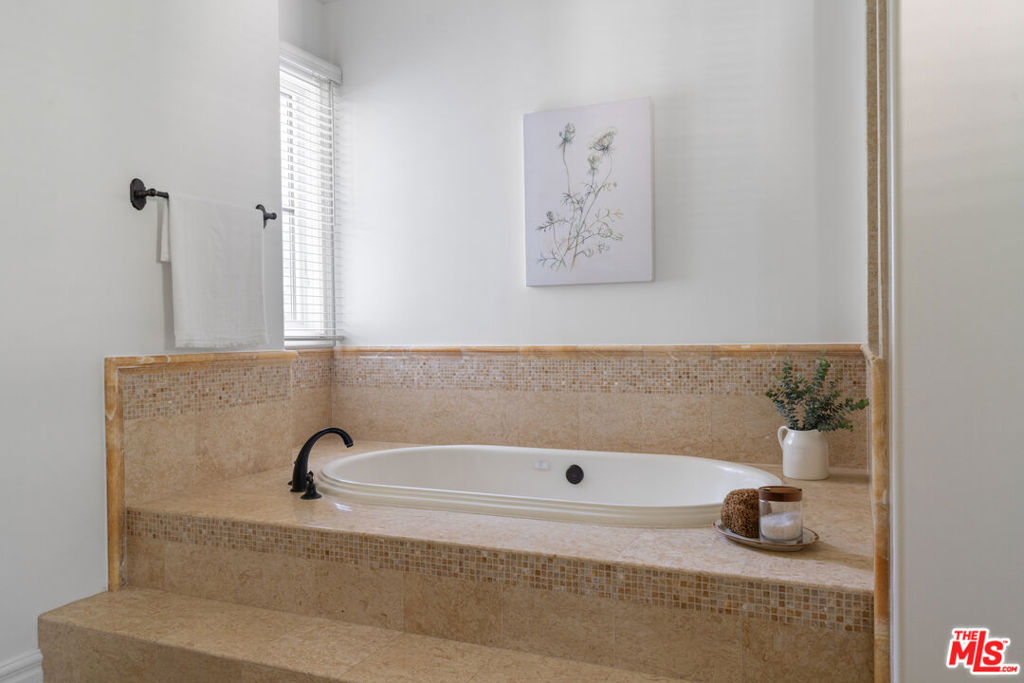 3697 Benedict Canyon Lane