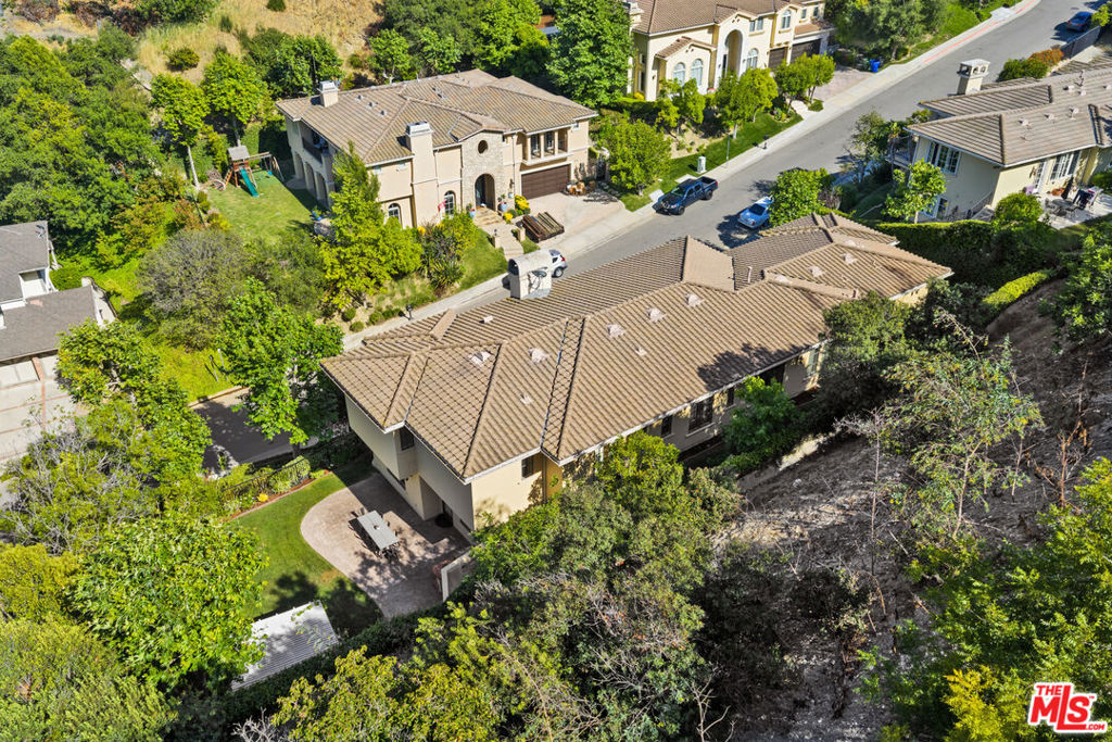 3697 Benedict Canyon Lane