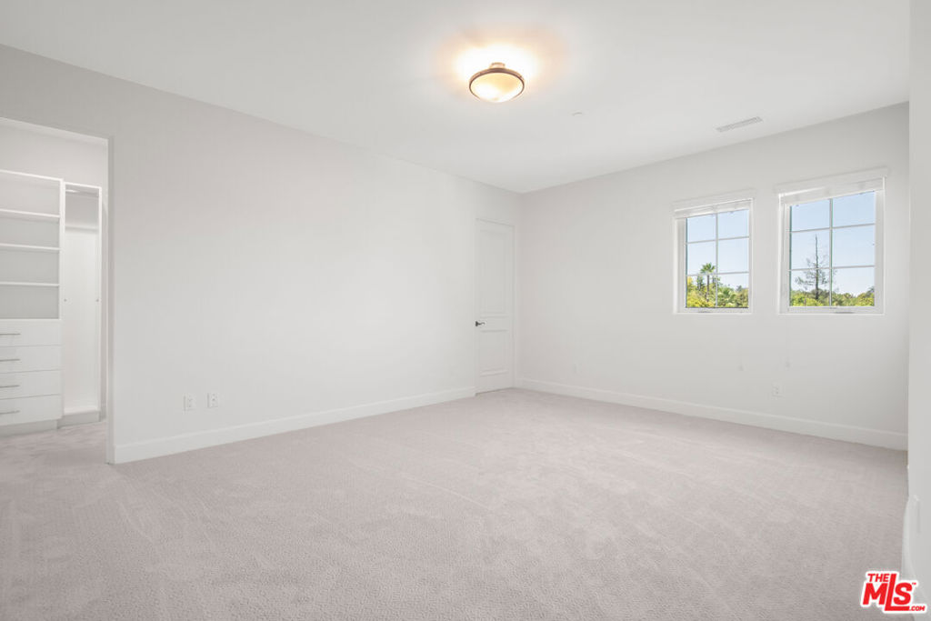 18326 Columbus Circle