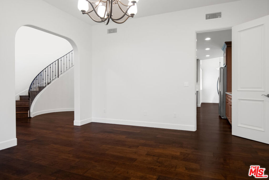 18326 Columbus Circle