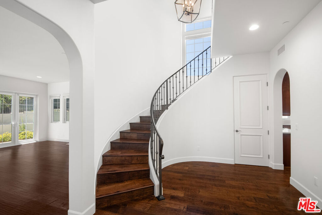 18326 Columbus Circle