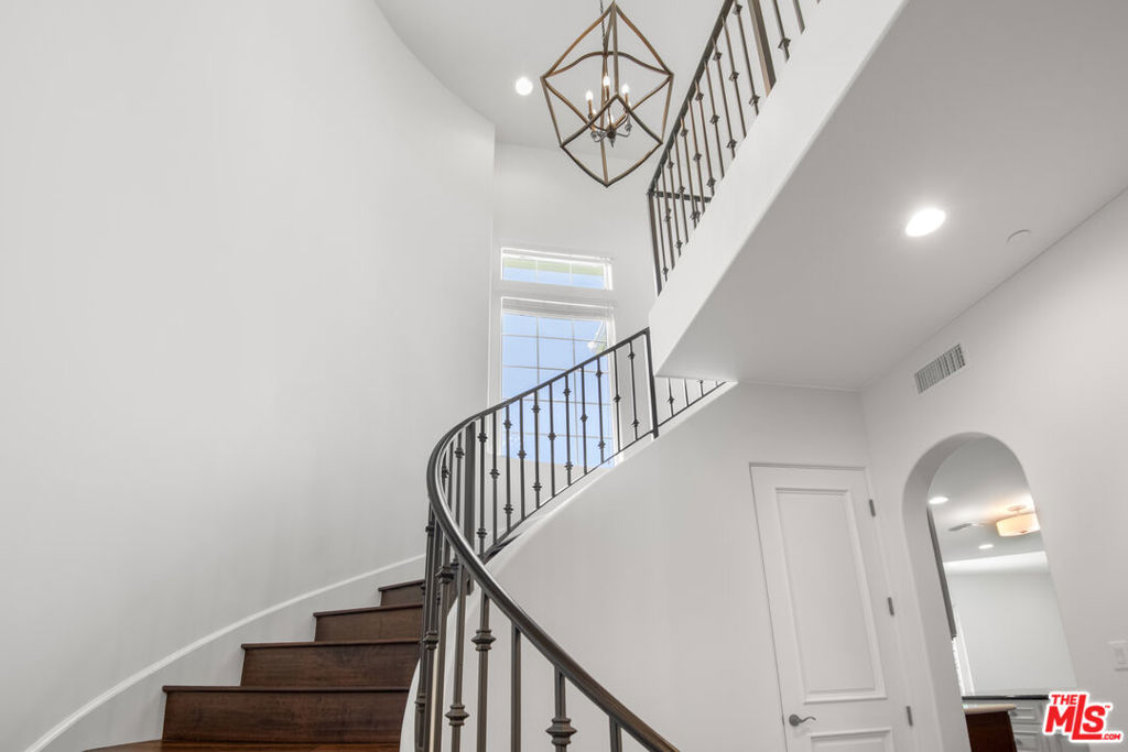 18326 Columbus Circle