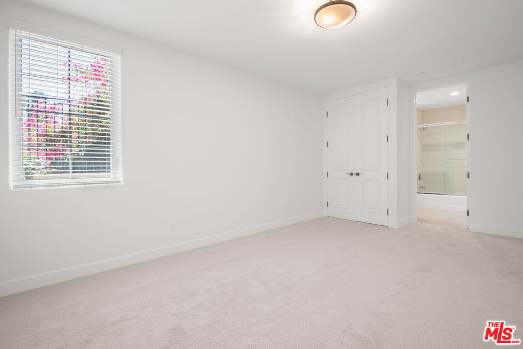 18326 Columbus Circle