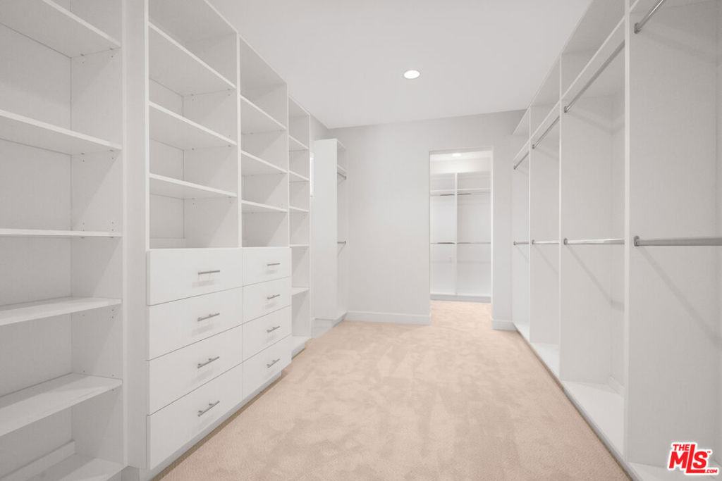 18326 Columbus Circle