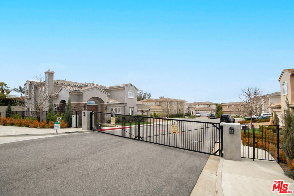 18326 Columbus Circle