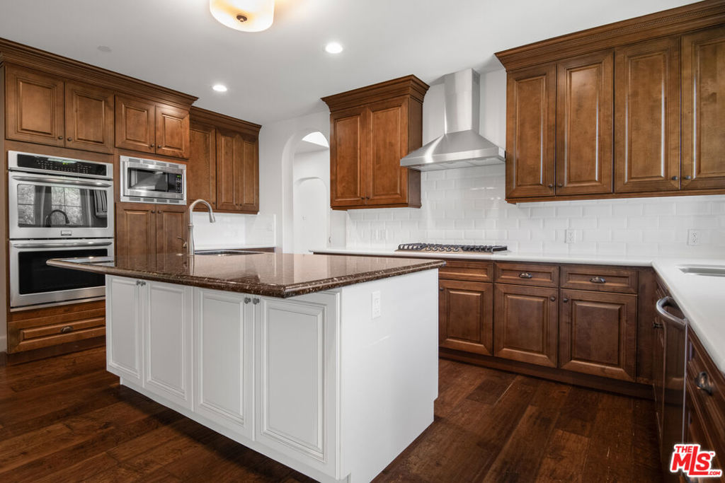 18326 Columbus Circle