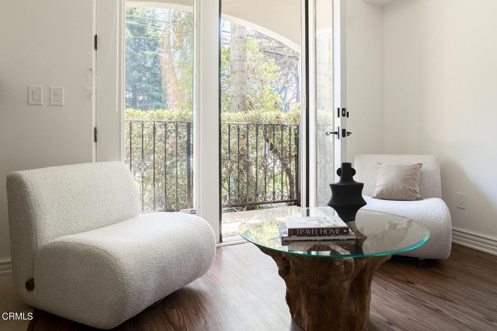 4301 Los Feliz Boulevard 1