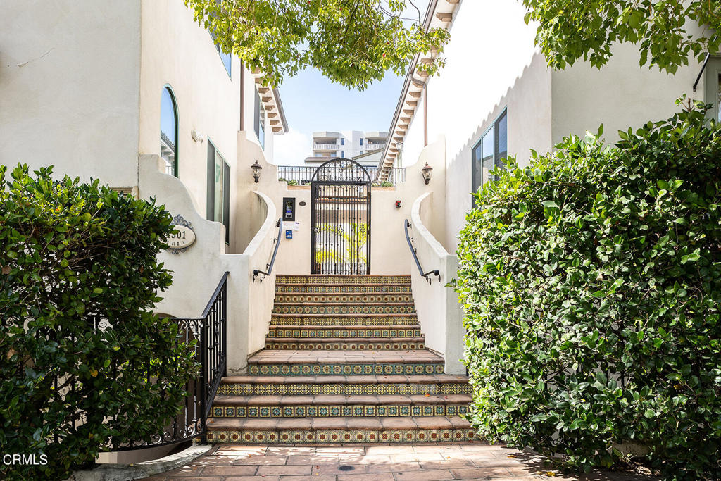 4301 Los Feliz Boulevard 1